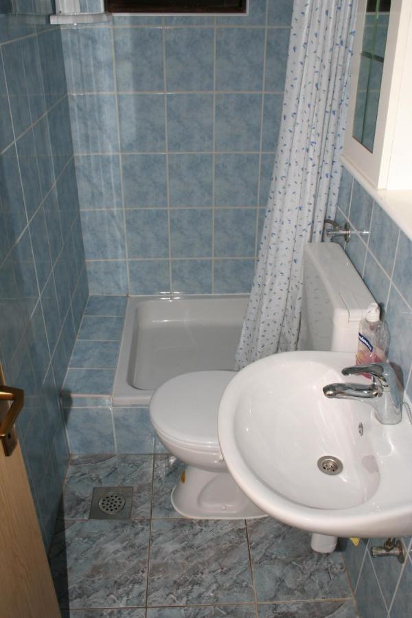 Apartments And Rooms By The Sea Sutivan, Brac - 2943 Ngoại thất bức ảnh
