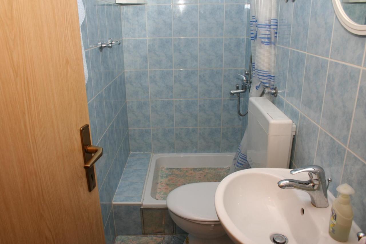 Apartments And Rooms By The Sea Sutivan, Brac - 2943 Ngoại thất bức ảnh